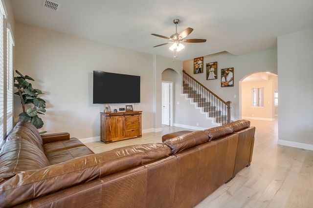 307 Pineview Lane, Ponder, TX 76259
