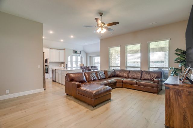 307 Pineview Lane, Ponder, TX 76259