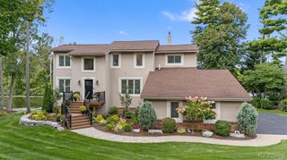 2764 Armstrong Drive, Lake Orion, MI 48360