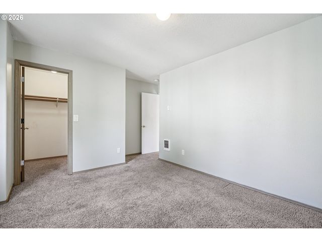 2327 Se LEE Ln, Portland, OR 97233