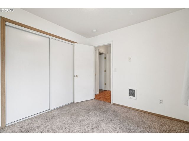 2327 Se LEE Ln, Portland, OR 97233