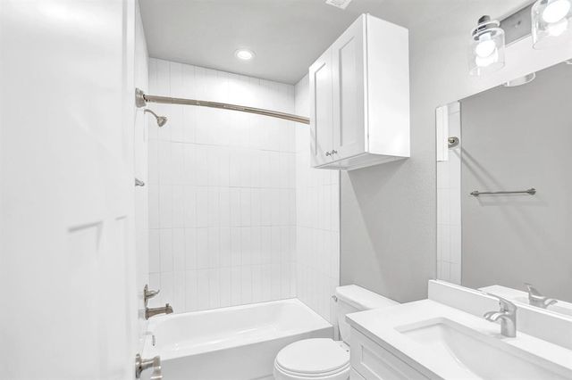 400 Shady Bluff DR, Wimberley, TX 78676