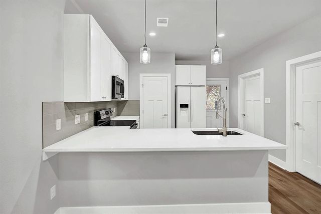400 Shady Bluff DR, Wimberley, TX 78676