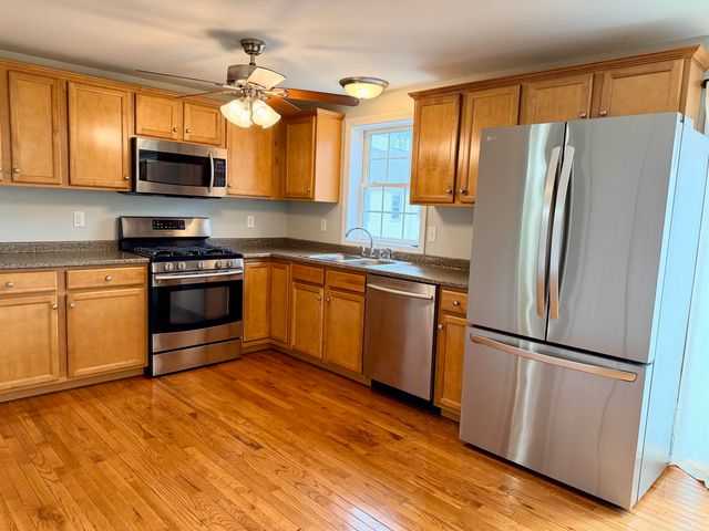 138 Exeter Rd Apt 11, Epping, NH 03042