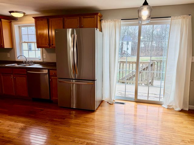 138 Exeter Rd Apt 11, Epping, NH 03042