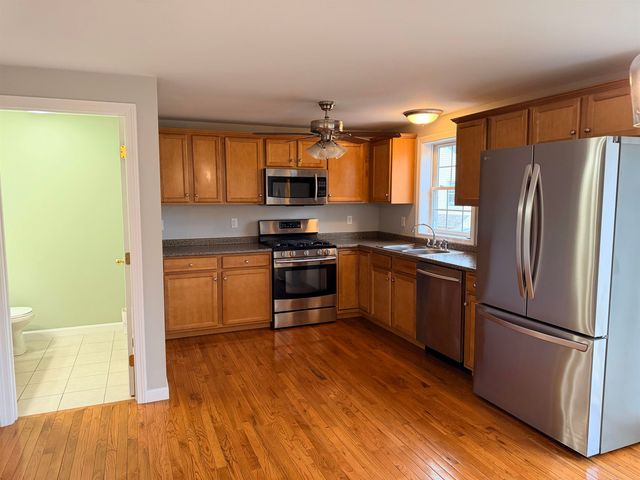 138 Exeter Rd Apt 11, Epping, NH 03042