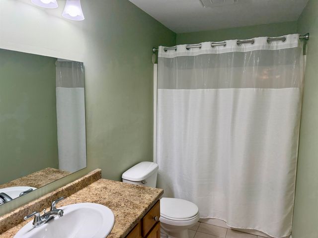 138 Exeter Rd Apt 11, Epping, NH 03042