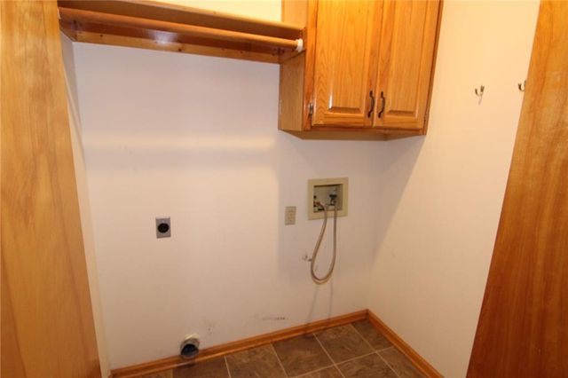 136 E Nelson Circle, Olathe, KS 66061