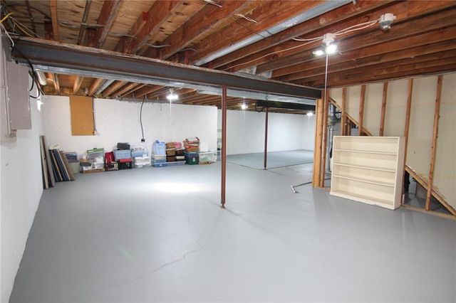 136 E Nelson Circle, Olathe, KS 66061