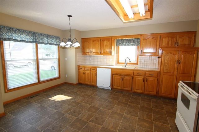 136 E Nelson Circle, Olathe, KS 66061