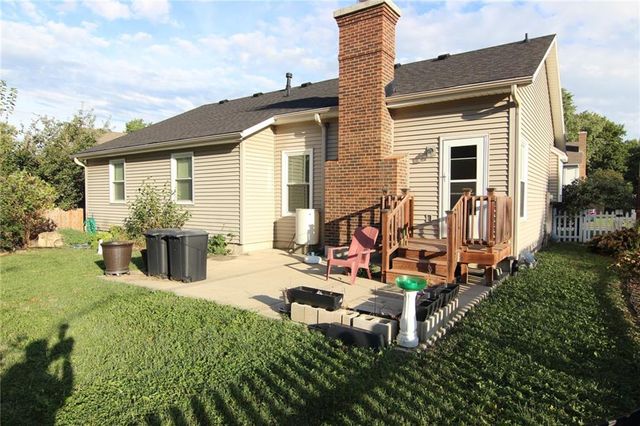 136 E Nelson Circle, Olathe, KS 66061