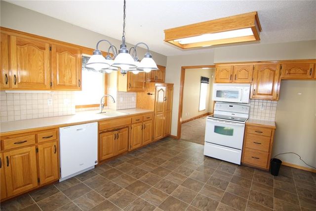 136 E Nelson Circle, Olathe, KS 66061