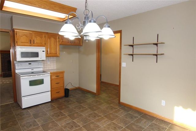 136 E Nelson Circle, Olathe, KS 66061