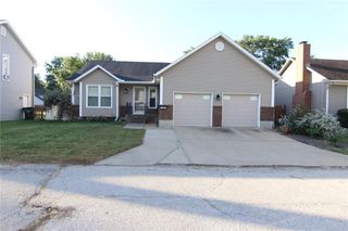 136 E Nelson Circle, Olathe, KS 66061
