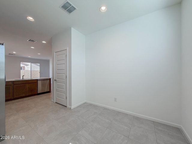 9810 W PINCHOT Avenue, Phoenix, AZ 85037