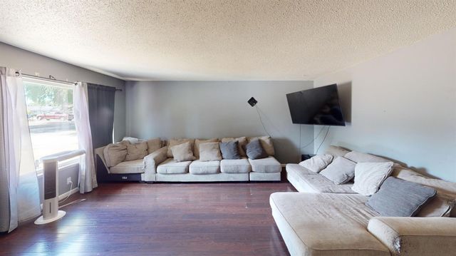 2618 W Pontiac Way, Fresno, CA 93705