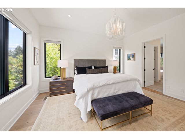 1289 CHANDLER Rd, Lake Oswego, OR 97034