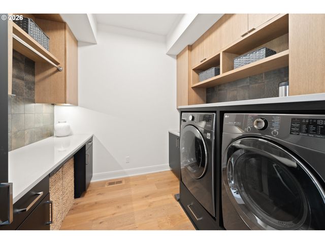 1289 CHANDLER Rd, Lake Oswego, OR 97034