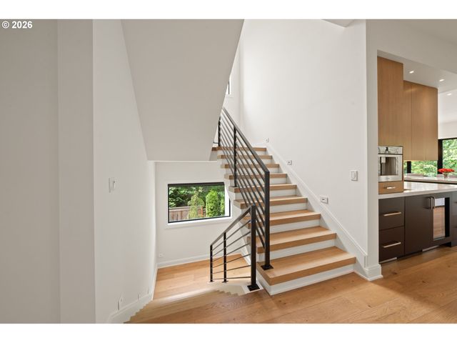 1289 CHANDLER Rd, Lake Oswego, OR 97034