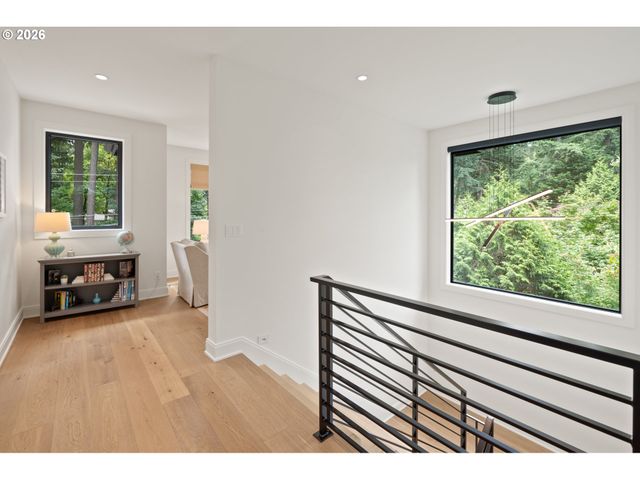 1289 CHANDLER Rd, Lake Oswego, OR 97034