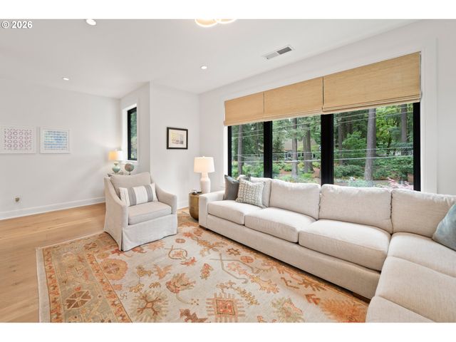 1289 CHANDLER Rd, Lake Oswego, OR 97034