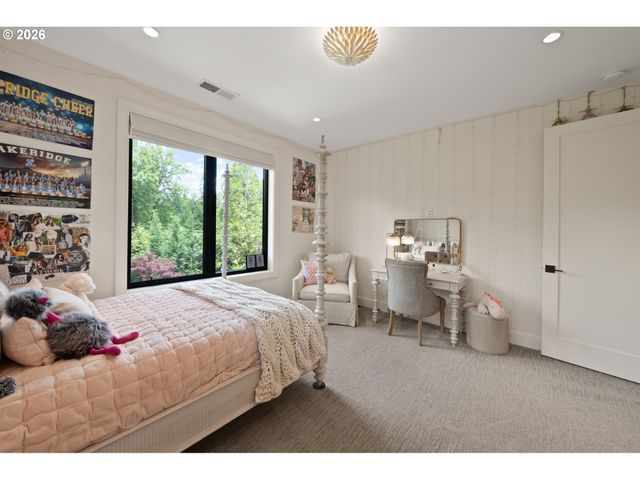 1289 CHANDLER Rd, Lake Oswego, OR 97034