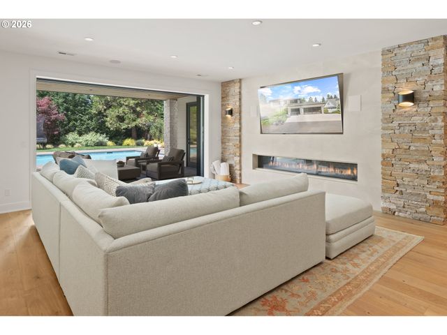 1289 CHANDLER Rd, Lake Oswego, OR 97034