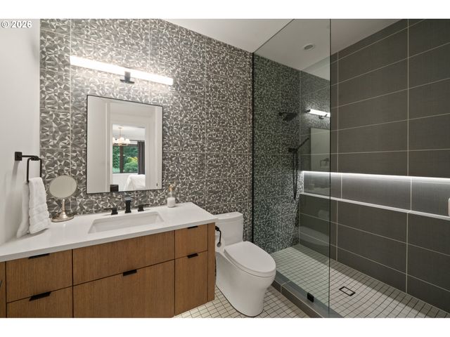 1289 CHANDLER Rd, Lake Oswego, OR 97034