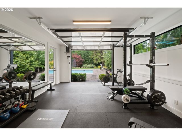 1289 CHANDLER Rd, Lake Oswego, OR 97034