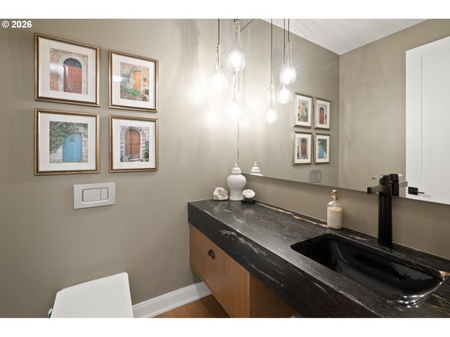 1289 CHANDLER Rd, Lake Oswego, OR 97034