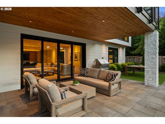 1289 CHANDLER Rd, Lake Oswego, OR 97034