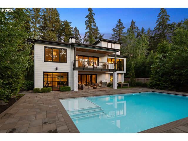 1289 CHANDLER Rd, Lake Oswego, OR 97034