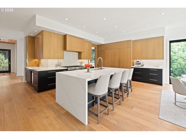 1289 CHANDLER Rd, Lake Oswego, OR 97034