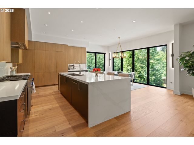 1289 CHANDLER Rd, Lake Oswego, OR 97034