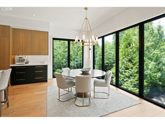 1289 CHANDLER Rd, Lake Oswego, OR 97034