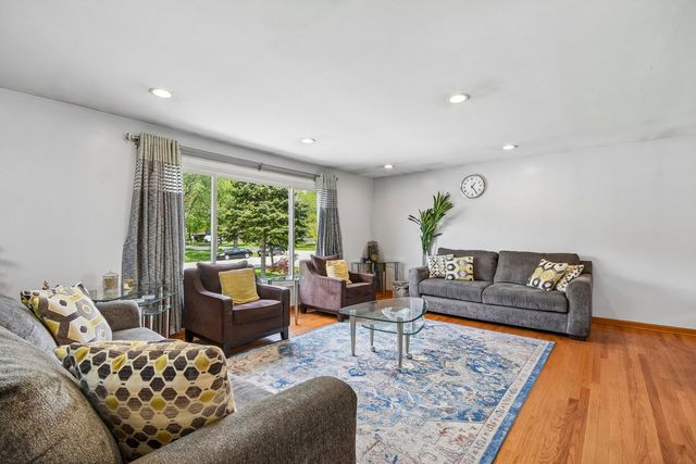 30W383 Bruce Lane, Naperville, IL 60563