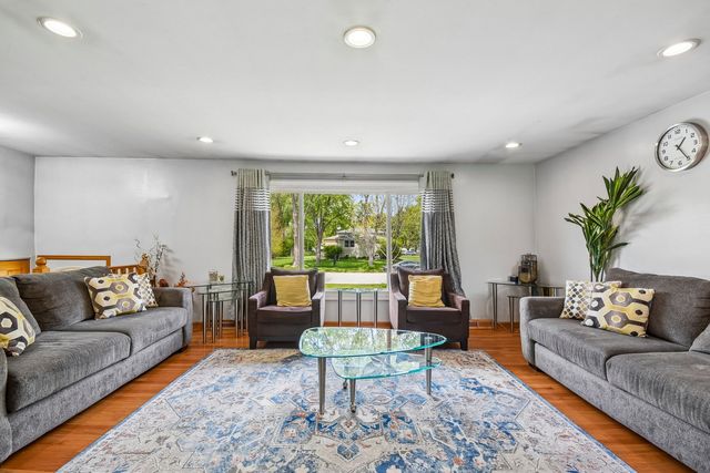 30W383 Bruce Lane, Naperville, IL 60563