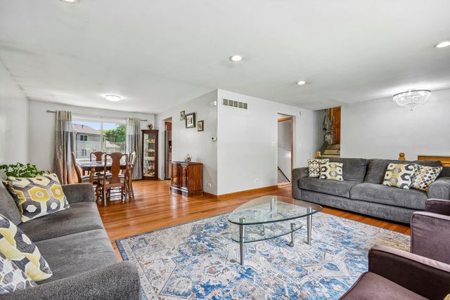 30W383 Bruce Lane, Naperville, IL 60563