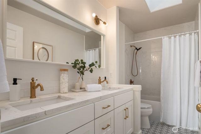 15897 SE 56TH Place, Bellevue, WA 98006