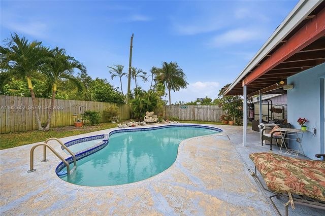 424 SW 7th Ave, Boynton Beach, FL 33435