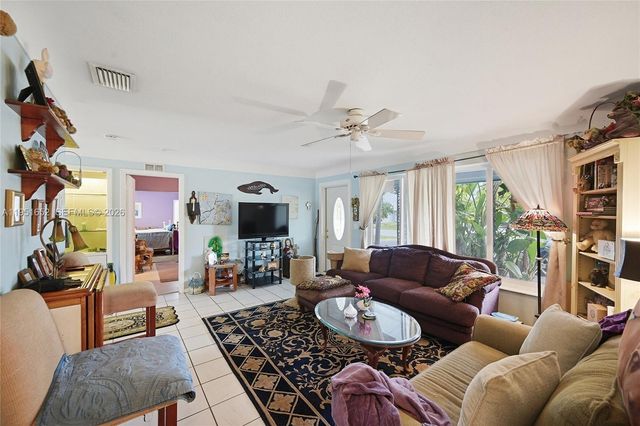 424 SW 7th Ave, Boynton Beach, FL 33435