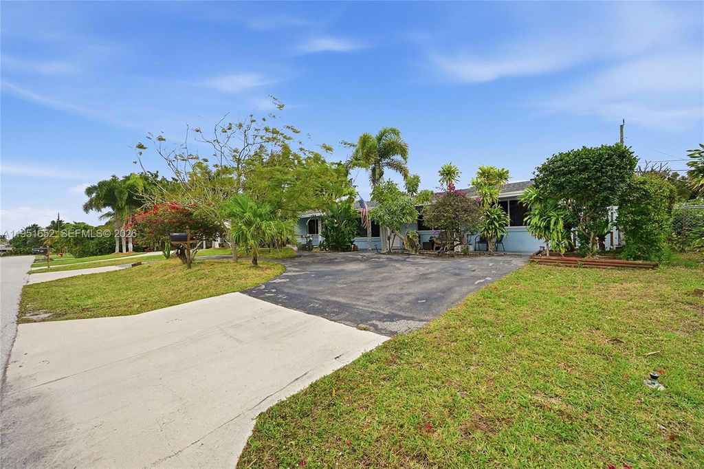 424 SW 7th Ave, Boynton Beach, FL 33435