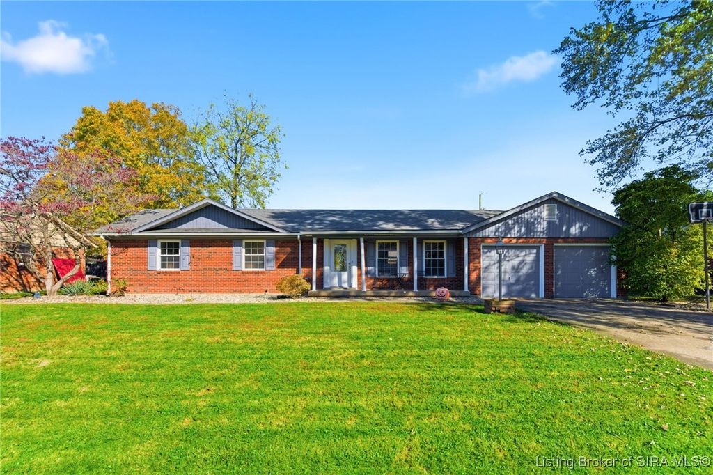 407 Hemlock Road, Jeffersonville, IN 47130