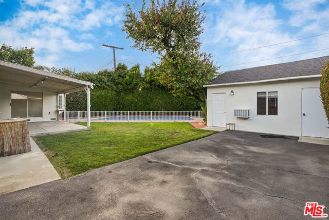 12811 Cumpston Street, Los Angeles, CA 91607