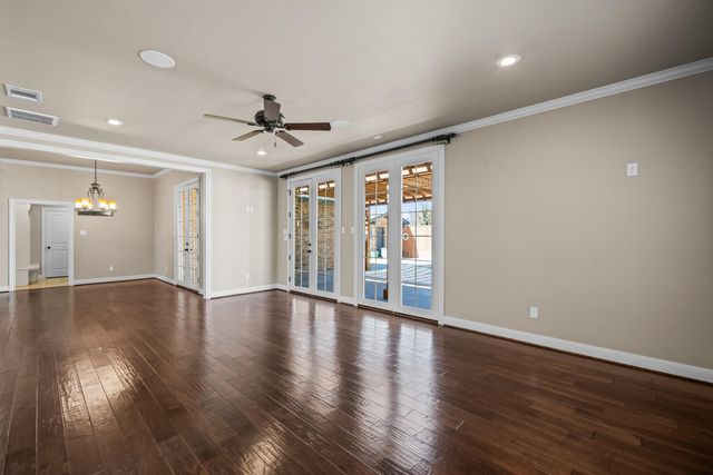 1405 11th Place, Shallowater, TX 79363