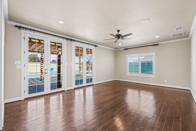 1405 11th Place, Shallowater, TX 79363