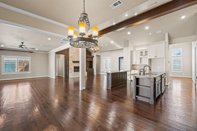 1405 11th Place, Shallowater, TX 79363