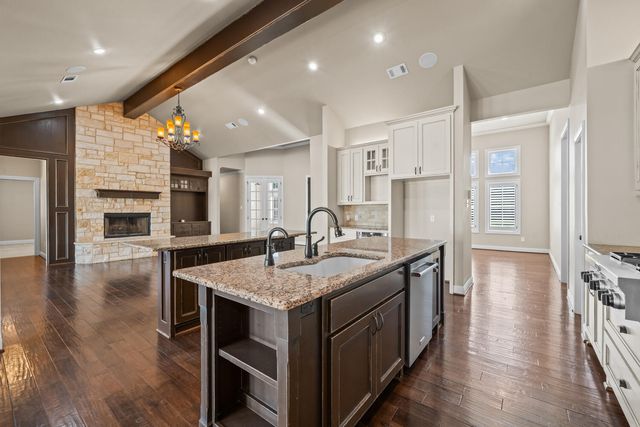 1405 11th Place, Shallowater, TX 79363