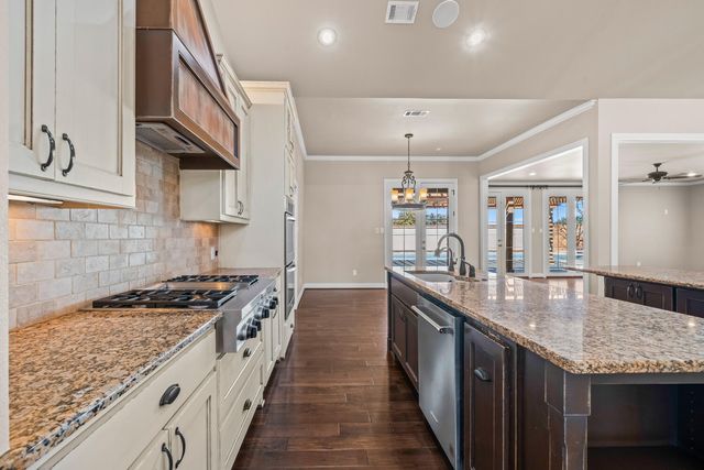 1405 11th Place, Shallowater, TX 79363