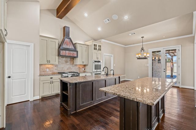 1405 11th Place, Shallowater, TX 79363